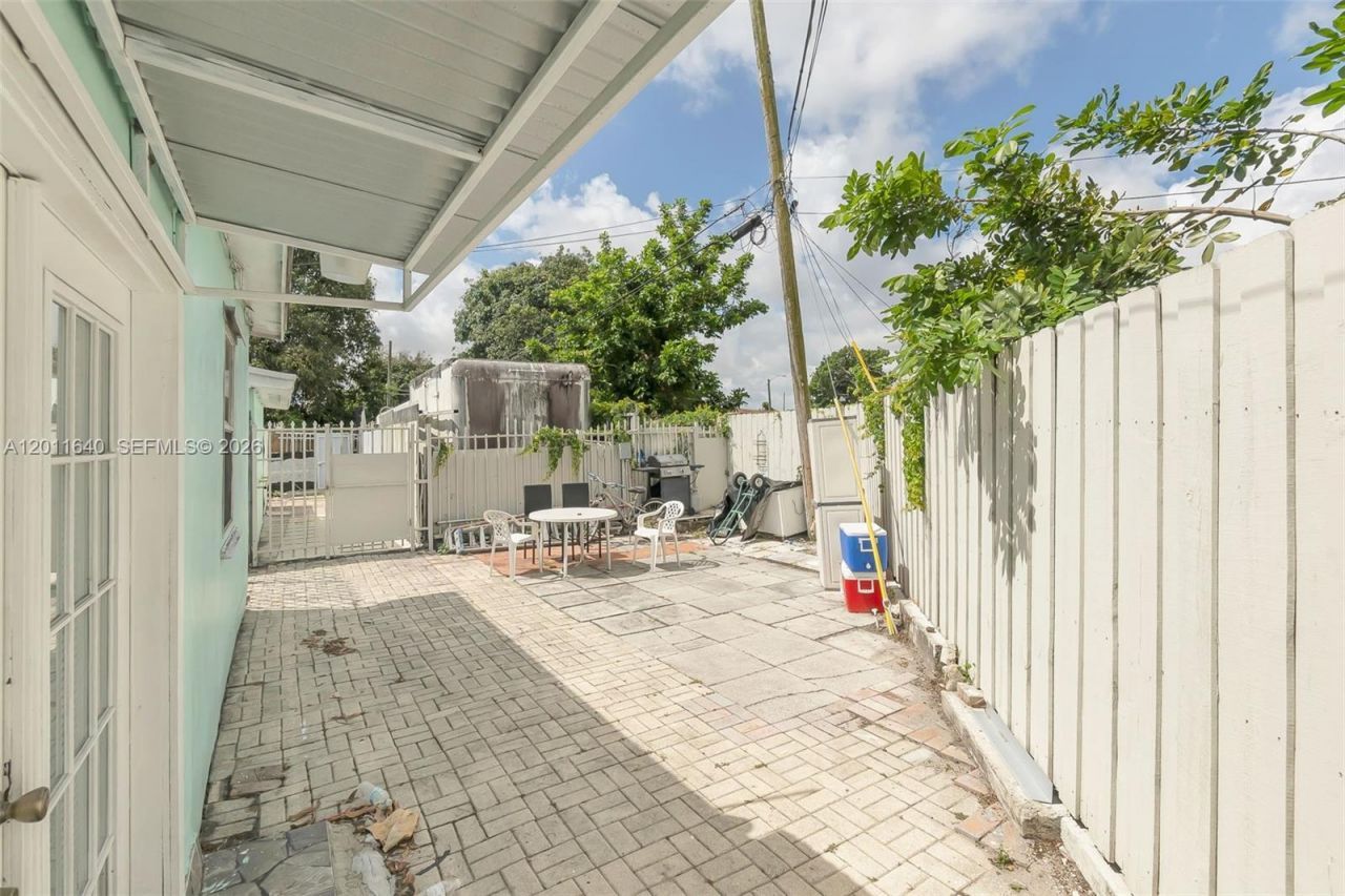 8510 NW 30th Pl , Miami, FL 33147 Photo