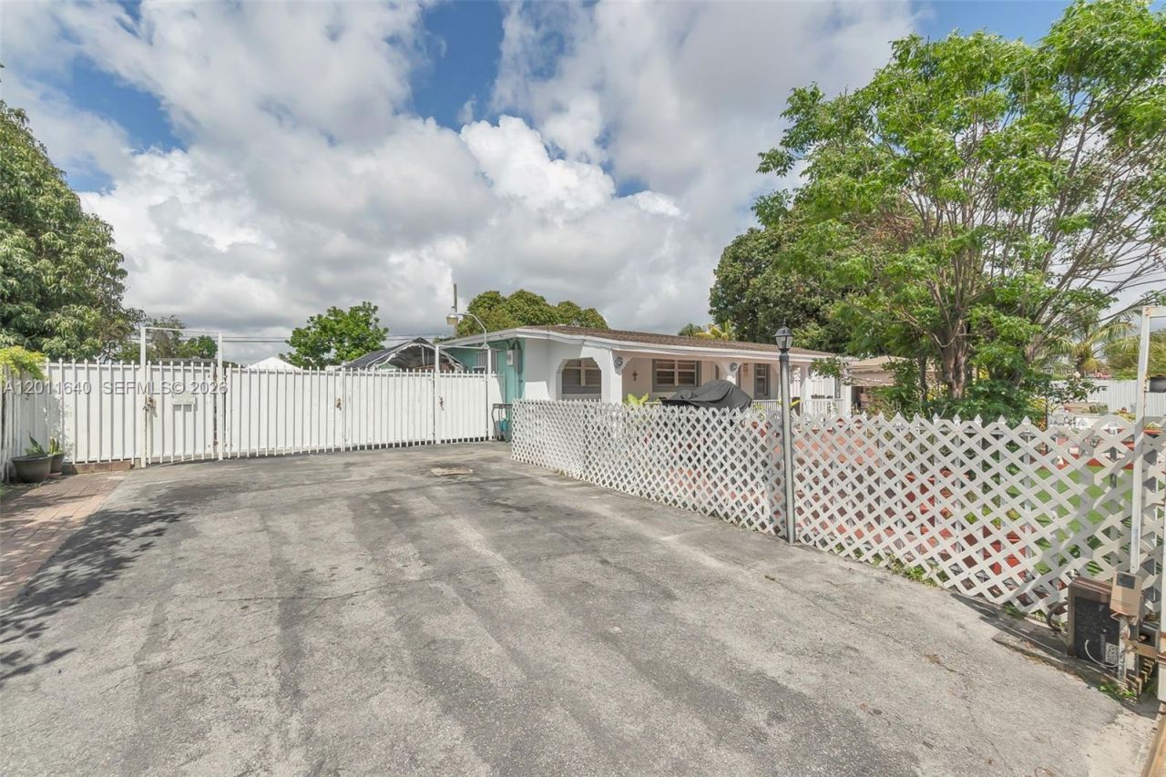 8510 NW 30th Pl , Miami, FL 33147 Photo