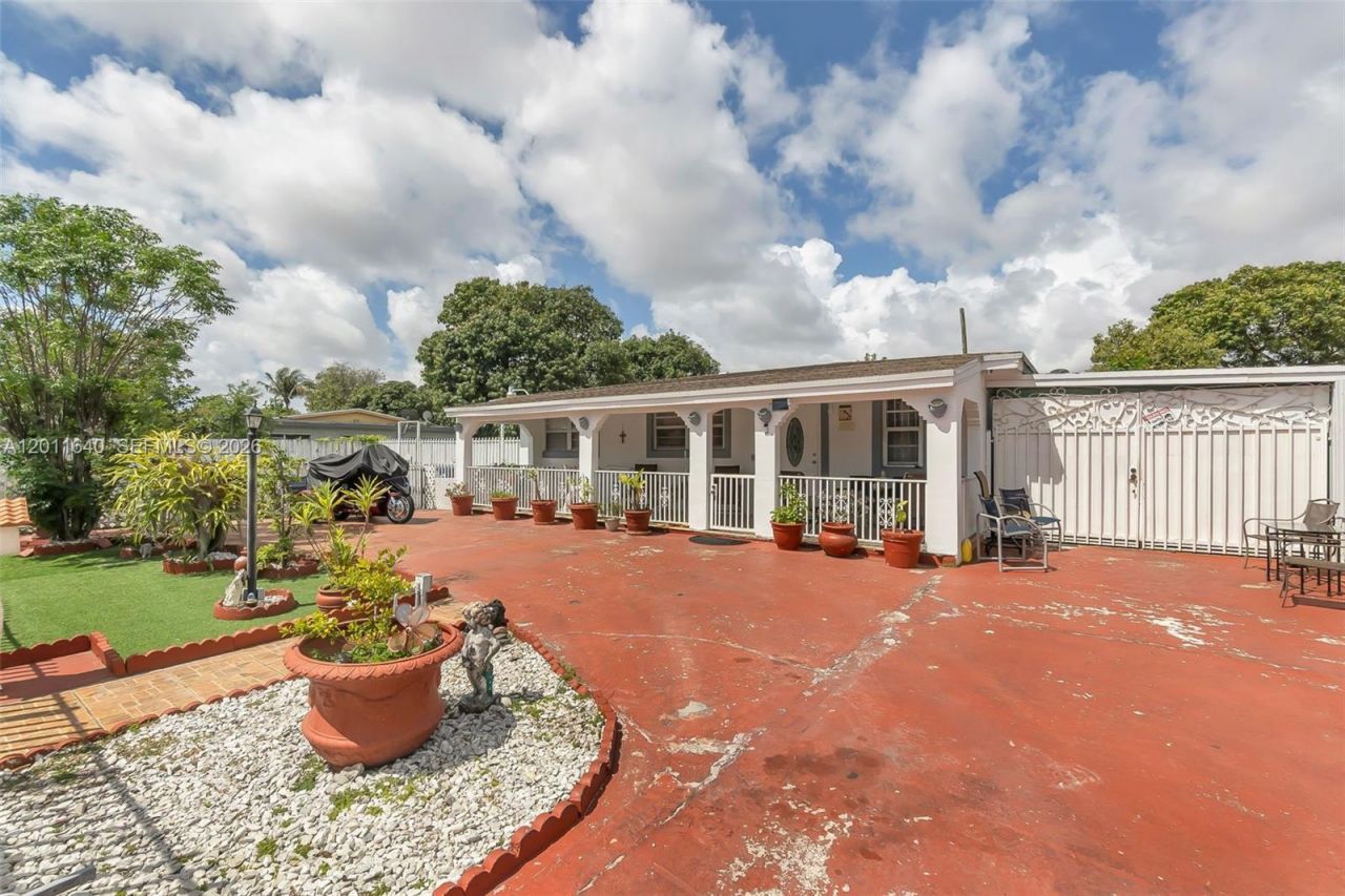 8510 NW 30th Pl , Miami, FL 33147 Photo