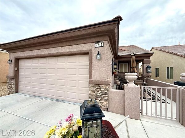 7712 Pine Warbler Way, North Las Vegas, NV 89084