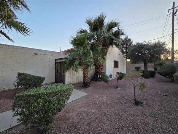 3317 Racquet Street , Las Vegas, NV 89121