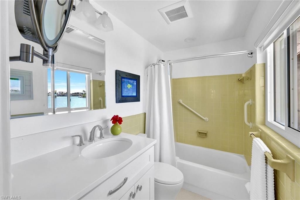 388 Harbour Dr , Unit 388, Naples, FL 34103 Photo