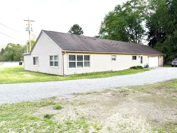 7485 Mount Vernon Road , Saint Louisville, OH 43071