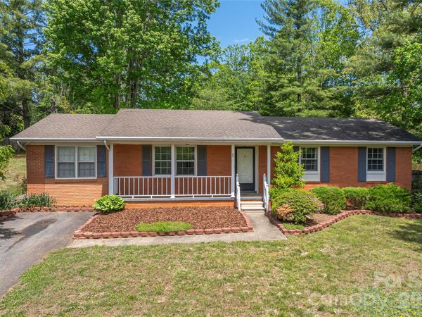 7 Crestview Court, Arden, NC 28704