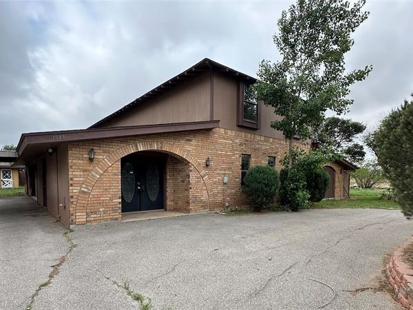 18486 E 1270 Road, Sayre, OK 73662