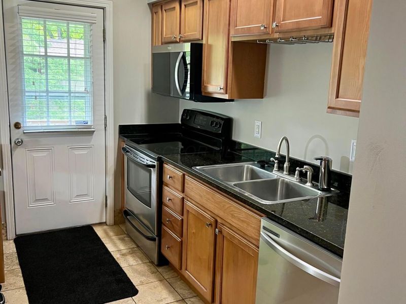 301 Fenway Road, Unit E, Columbus, OH 43214 Photo 17