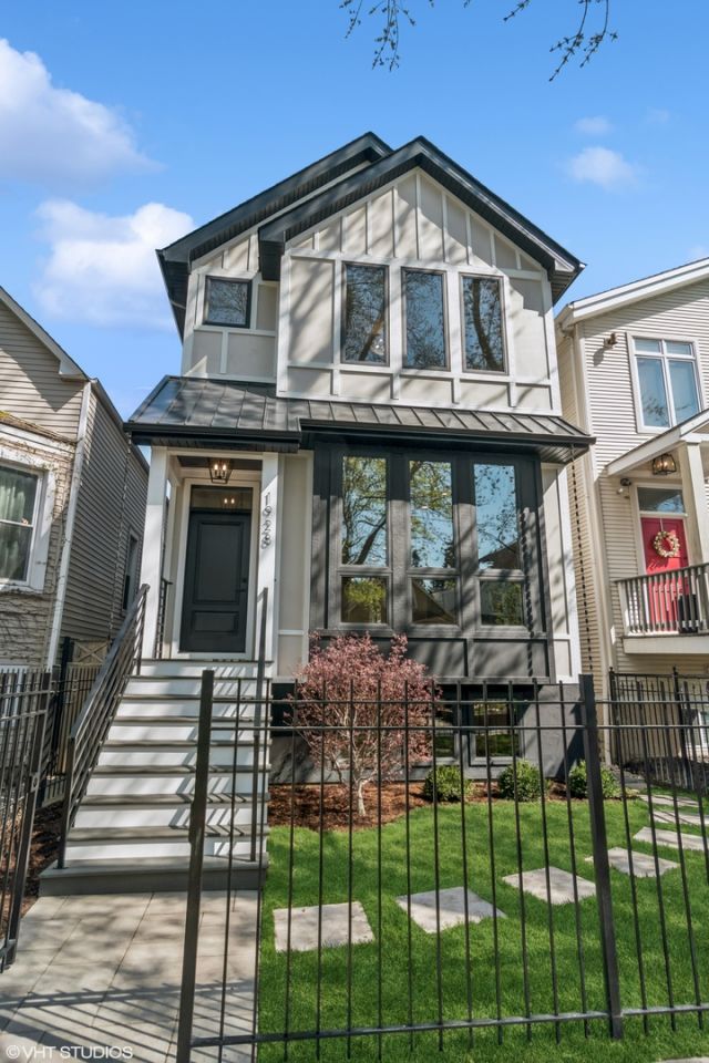 2062 W Belle Plaine Avenue, Chicago, IL 60618 Main Photo
