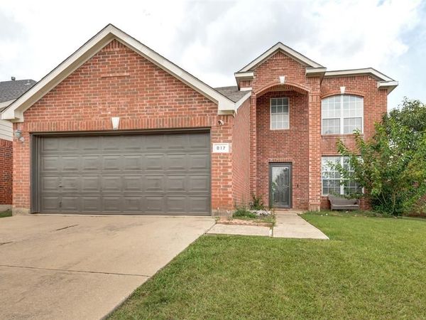 817 Pryor Drive , Arlington, TX 76001