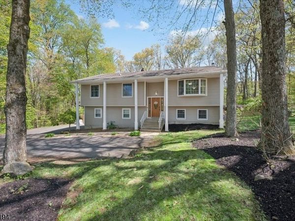 11 Knoll Dr, Denville, NJ 07866