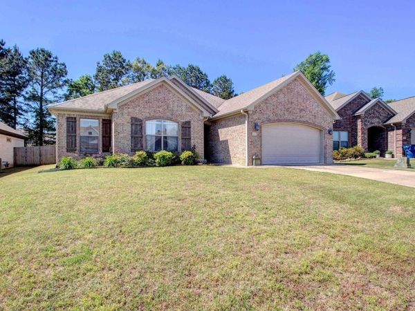 123 Nantucket Loop, Maumelle, AR 72113