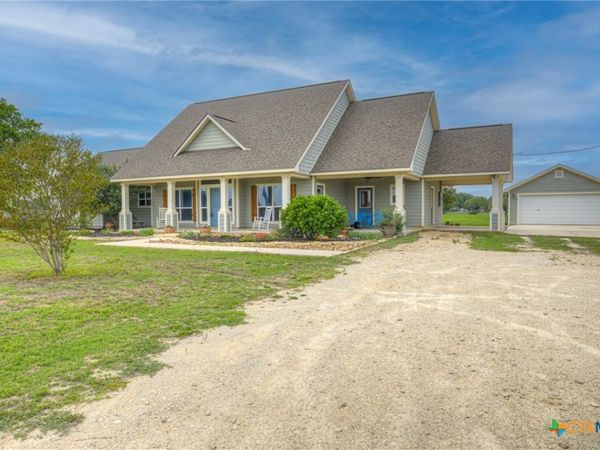 2048 E Martindale Road , Seguin, TX 78155