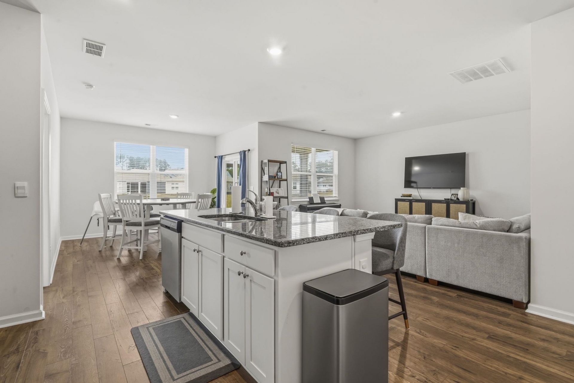 1173 Sennema Circle  Photo 12