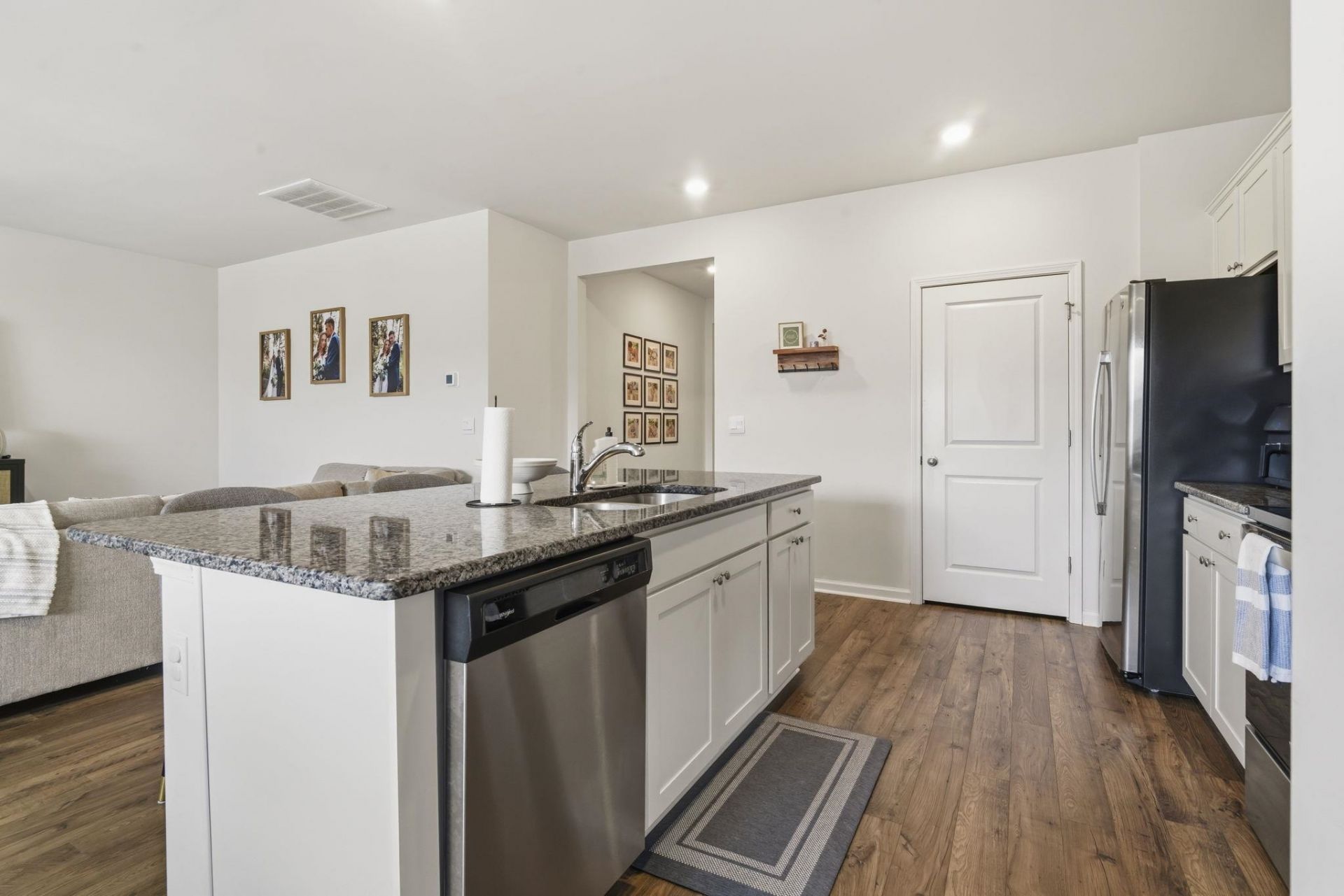 1173 Sennema Circle  Photo 8