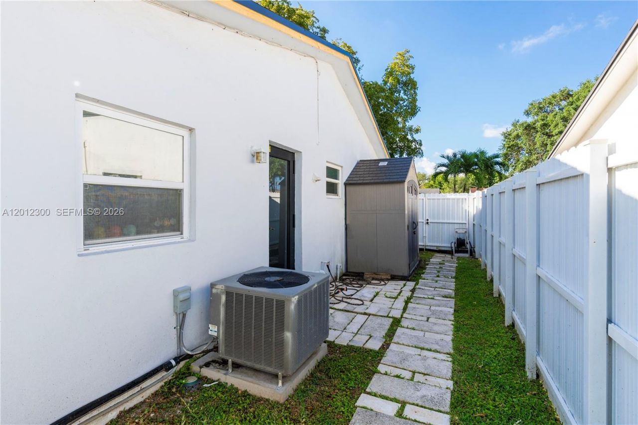 6451 Pershing St, Hollywood, FL 33024 Photo