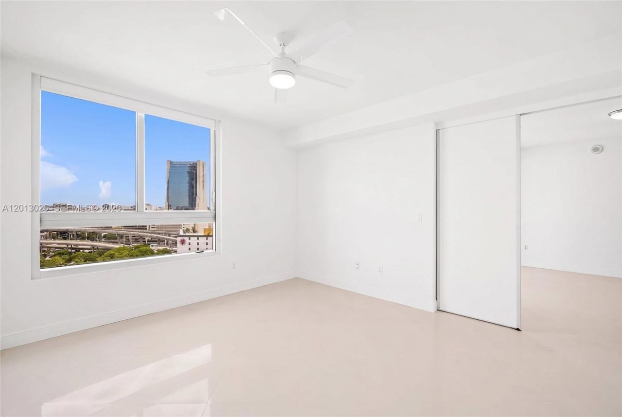 90 SW 3rd St , Unit 1608, Miami, FL 33130 Photo