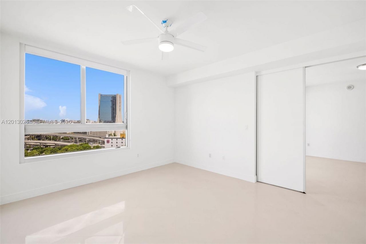 90 SW 3rd St , Unit 1608, Miami, FL 33130 Photo