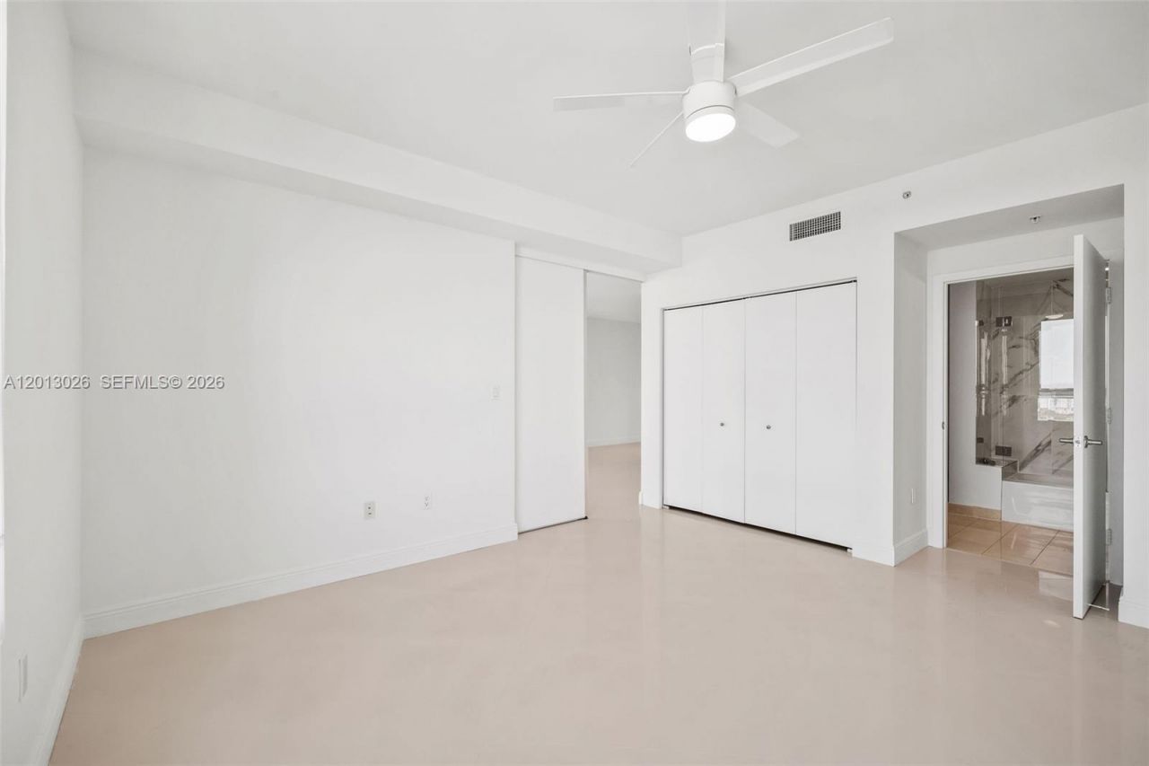 90 SW 3rd St , Unit 1608, Miami, FL 33130 Photo