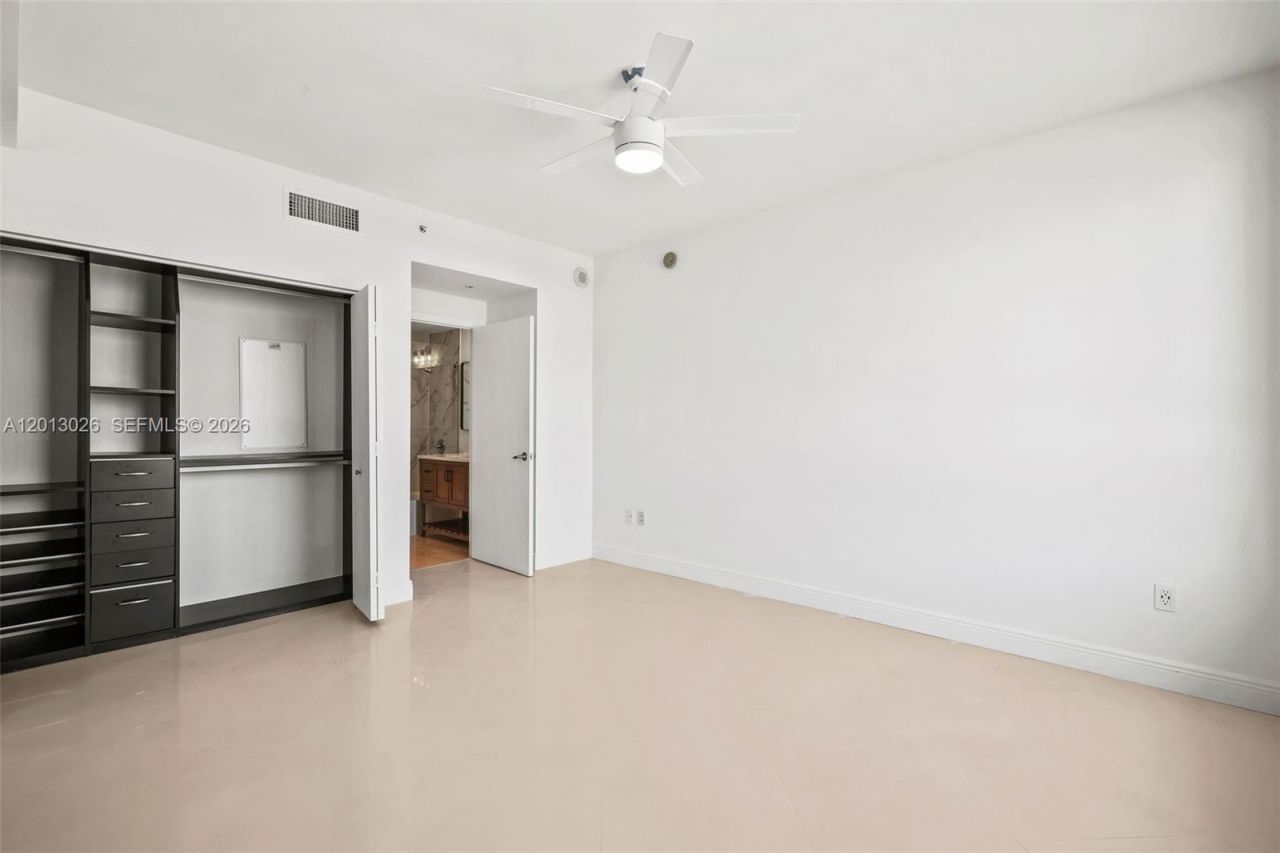 90 SW 3rd St , Unit 1608, Miami, FL 33130 Photo
