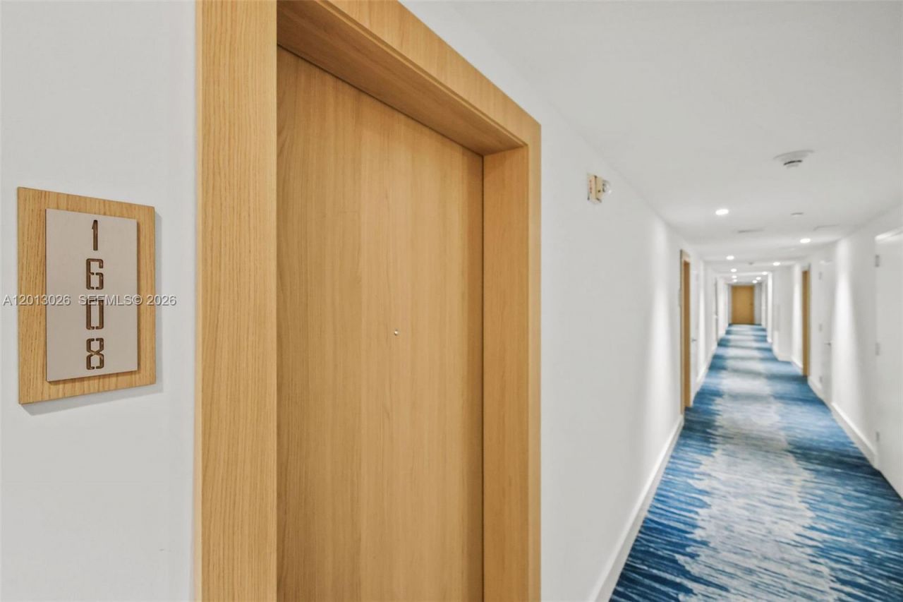 90 SW 3rd St , Unit 1608, Miami, FL 33130 Photo