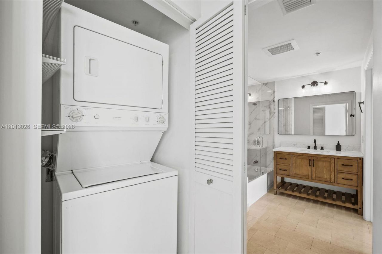 90 SW 3rd St , Unit 1608, Miami, FL 33130 Photo