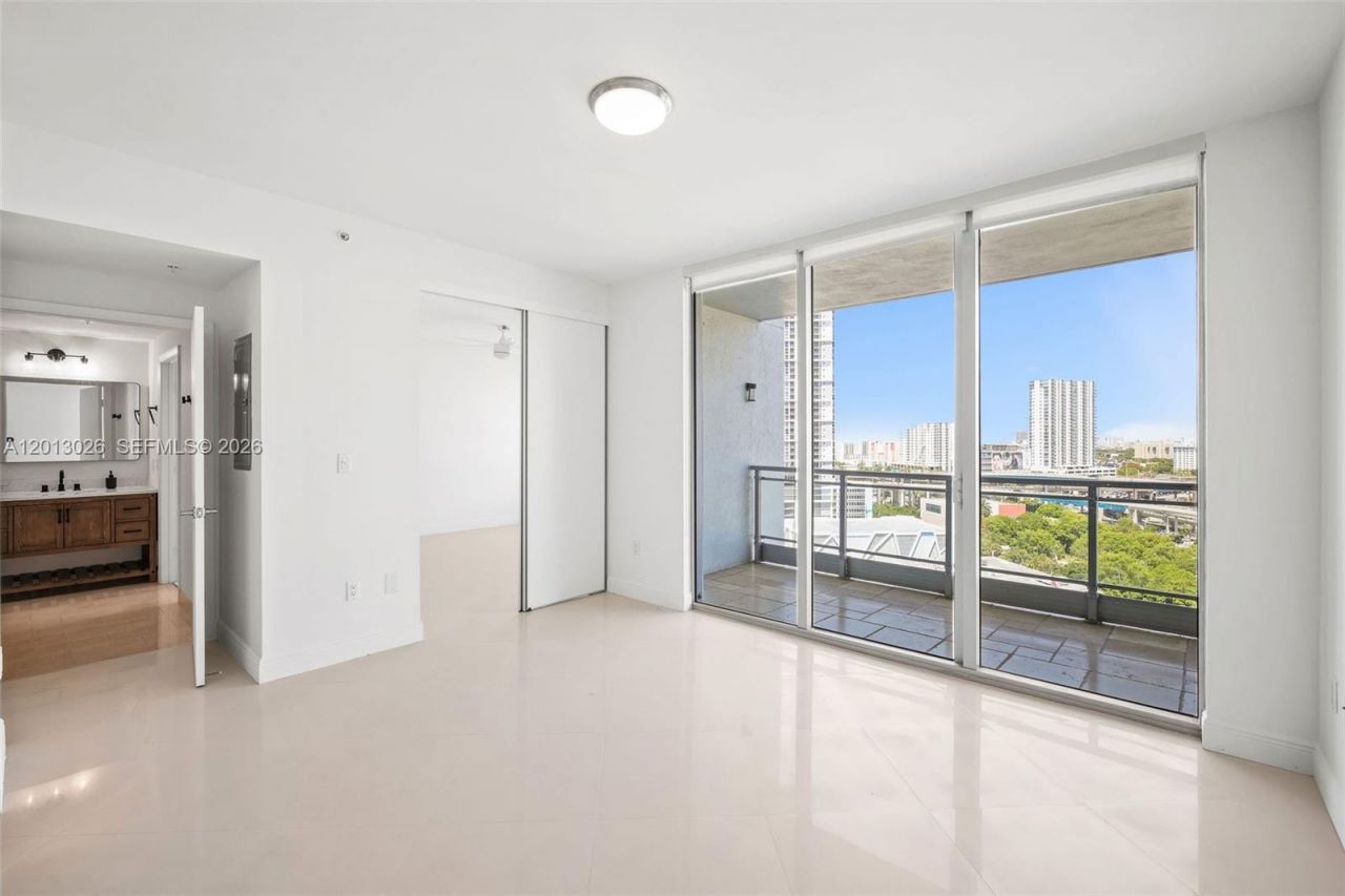 90 SW 3rd St , Unit 1608, Miami, FL 33130 Photo