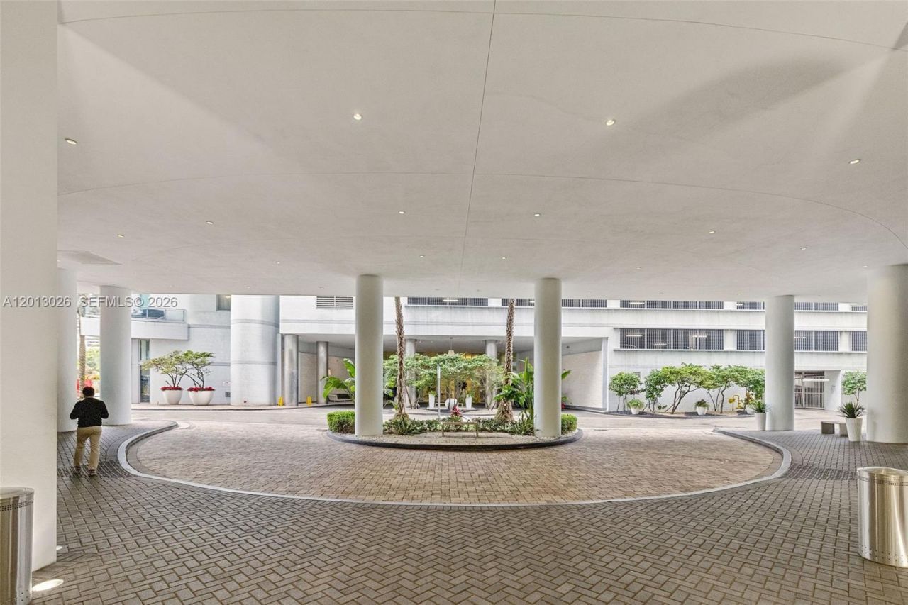 90 SW 3rd St , Unit 1608, Miami, FL 33130 Photo