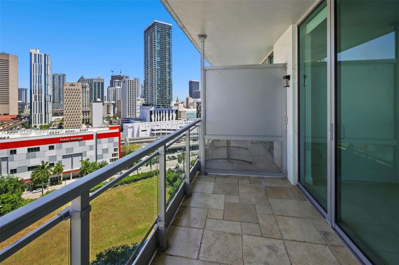 90 SW 3rd St , Unit 1608, Miami, FL 33130 Photo