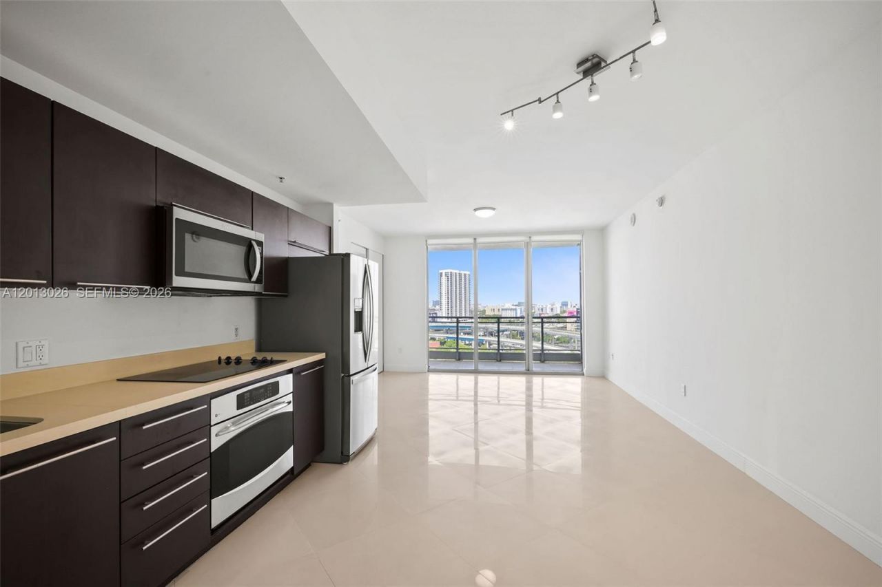90 SW 3rd St , Unit 1608, Miami, FL 33130 Photo