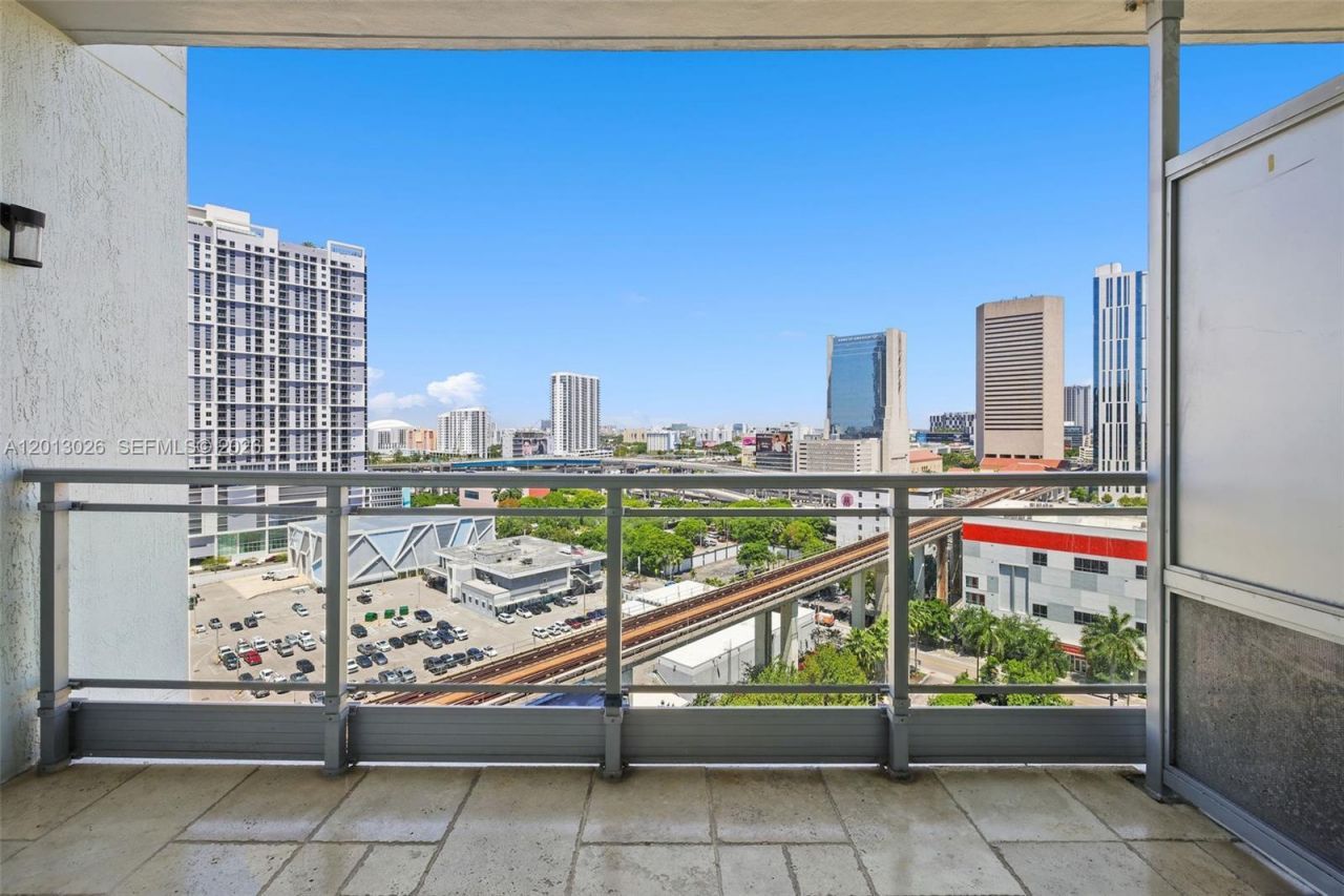 90 SW 3rd St , Unit 1608, Miami, FL 33130 Photo