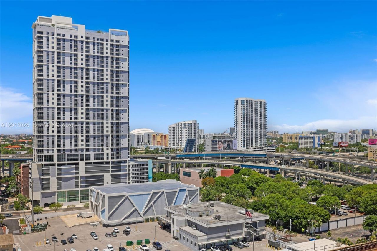 90 SW 3rd St , Unit 1608, Miami, FL 33130 Photo