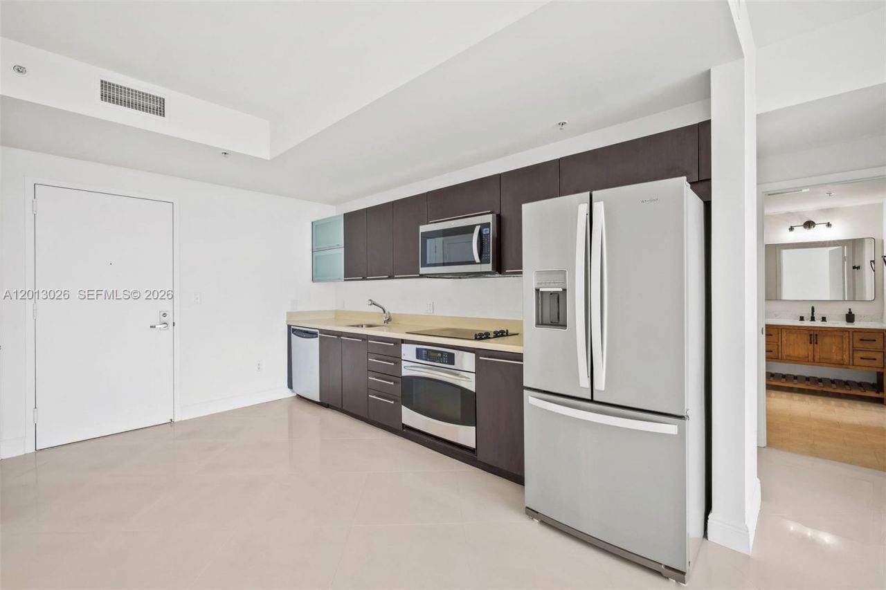 90 SW 3rd St , Unit 1608, Miami, FL 33130 Photo