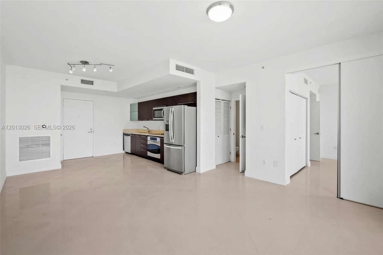 90 SW 3rd St , Unit 1608, Miami, FL 33130 Photo