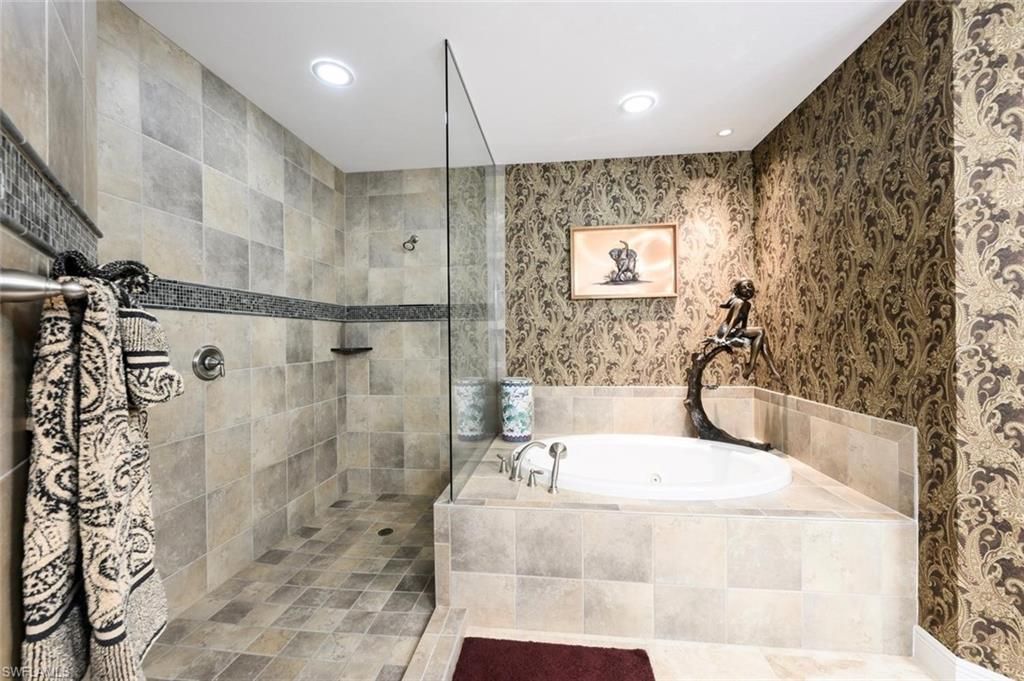 2538 Marquesa Royale Ln, Unit PH 5-301, Naples, FL 34109 Photo