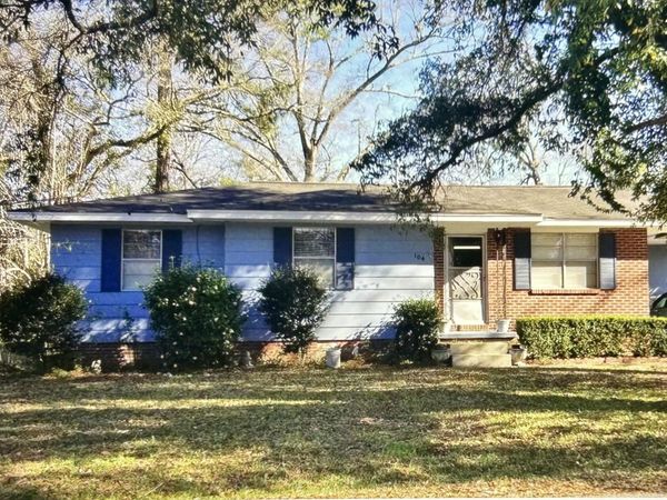 104 Anne St., Petal, MS 39465