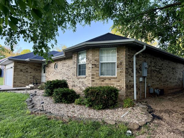2722 S Meadowlark Avenue , Springfield, MO 65807