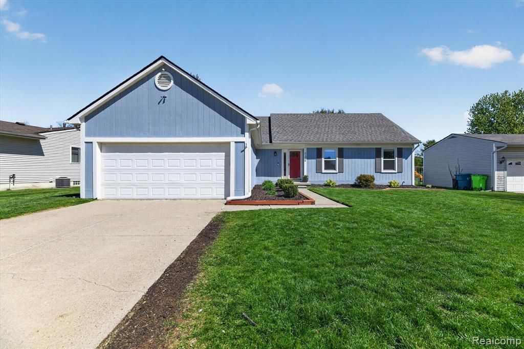 61350 Creekview Drive, South Lyon, MI 48178 Main Photo
