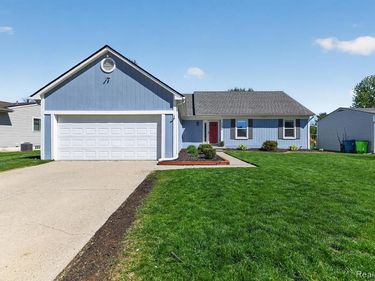 61350 Creekview Drive, South Lyon, MI 48178