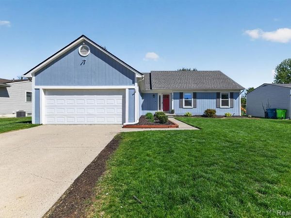 61350 Creekview Drive, South Lyon, MI 48178