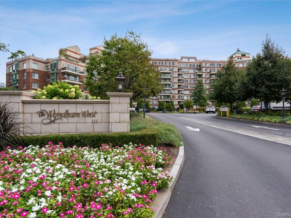 100 Hilton Avenue , Unit 901, Garden City, NY 11530