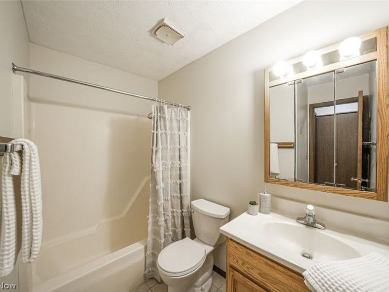 8140 Southwood Drive, Garrettsville, OH 44231 Photo 12