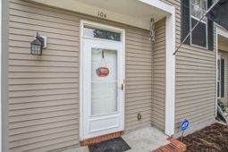 104 Seavington Court photo 4