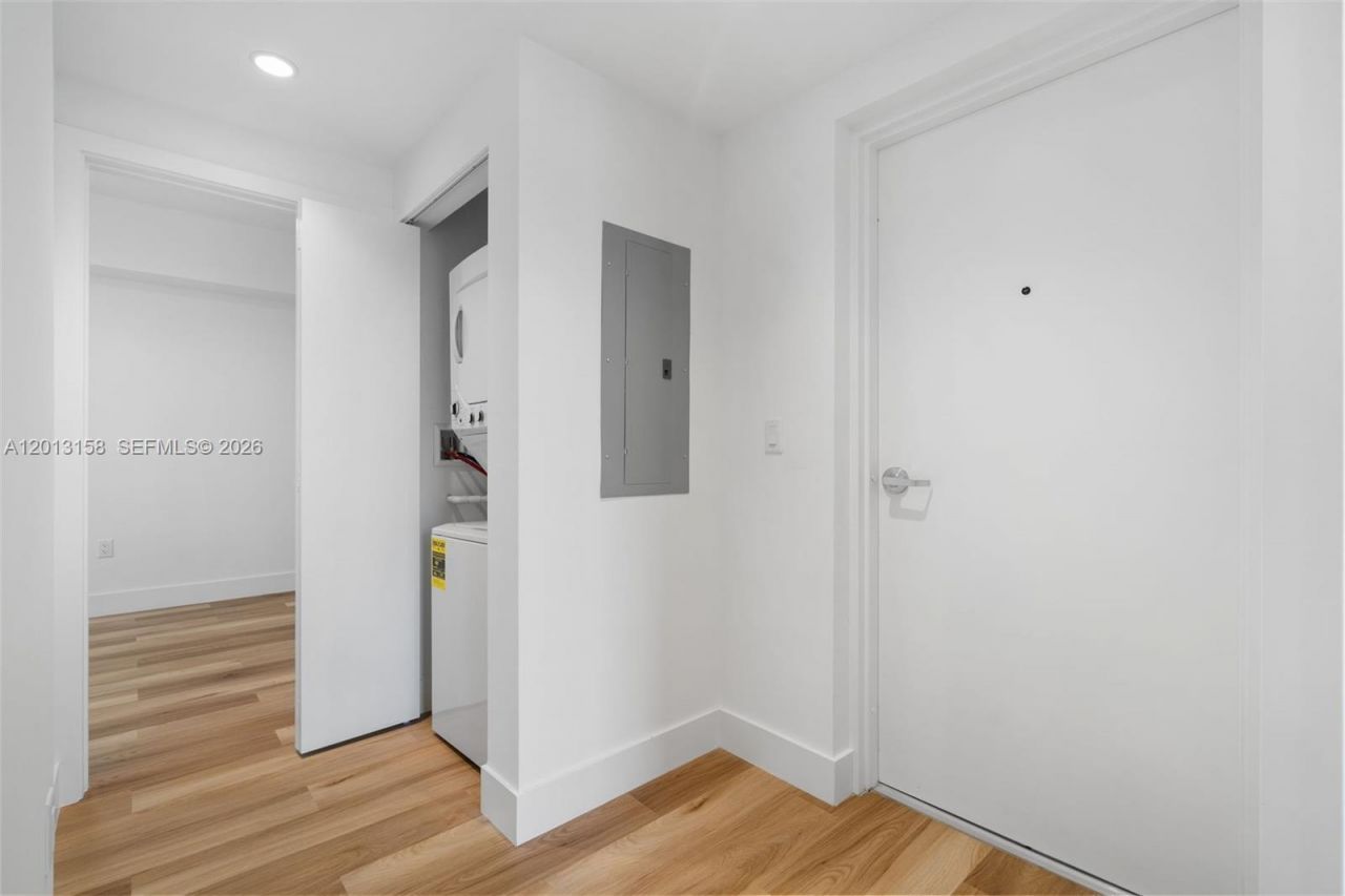 650 SW 1st St , Unit 306, Miami, FL 33130 Photo