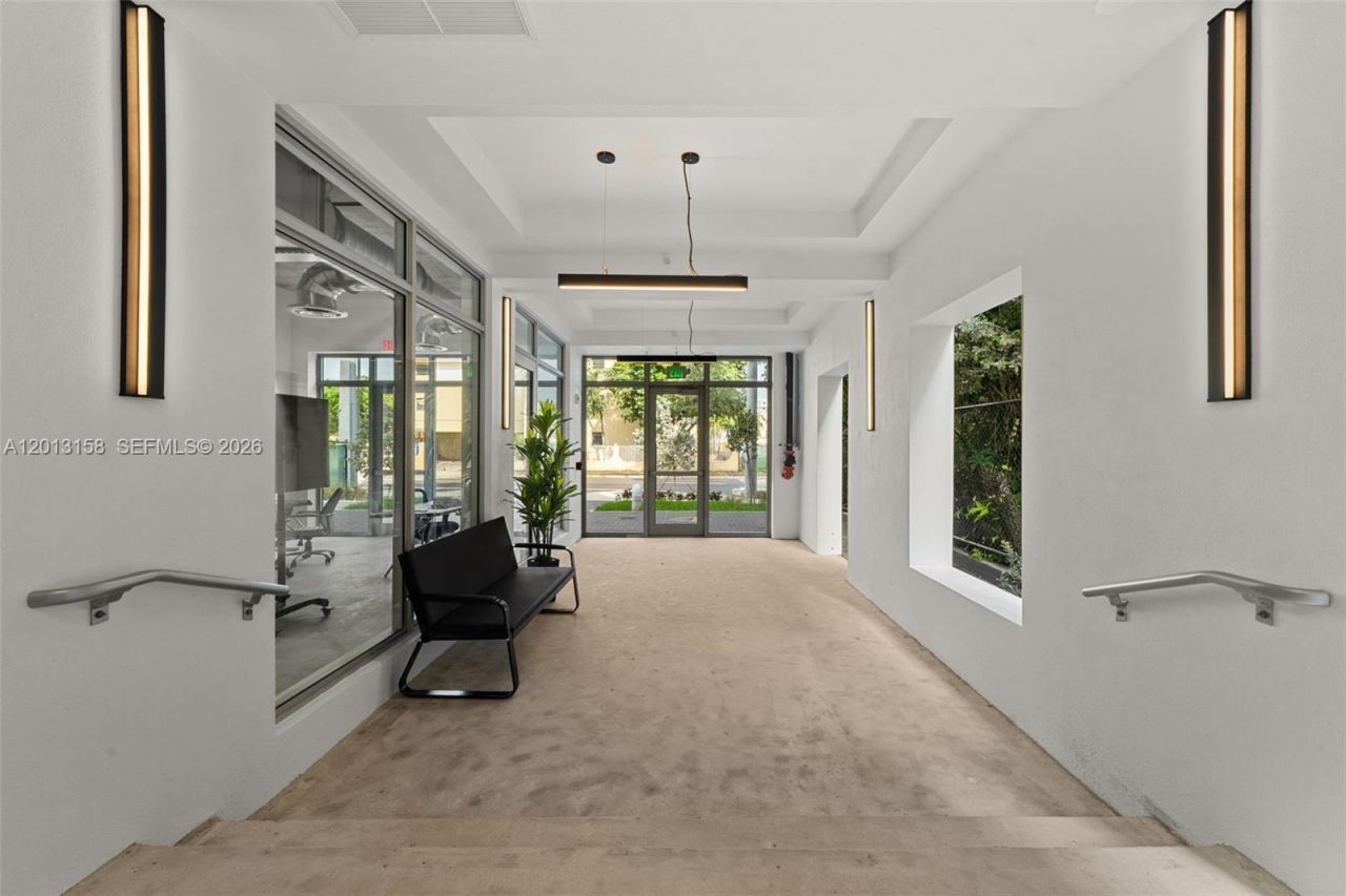 650 SW 1st St , Unit 306, Miami, FL 33130 Photo