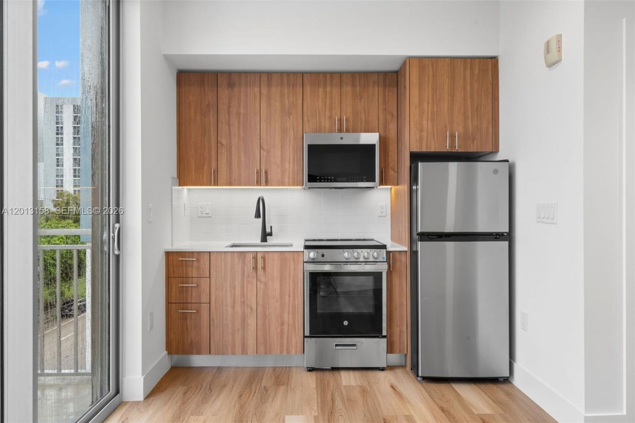 650 SW 1st St , Unit 306, Miami, FL 33130 Photo