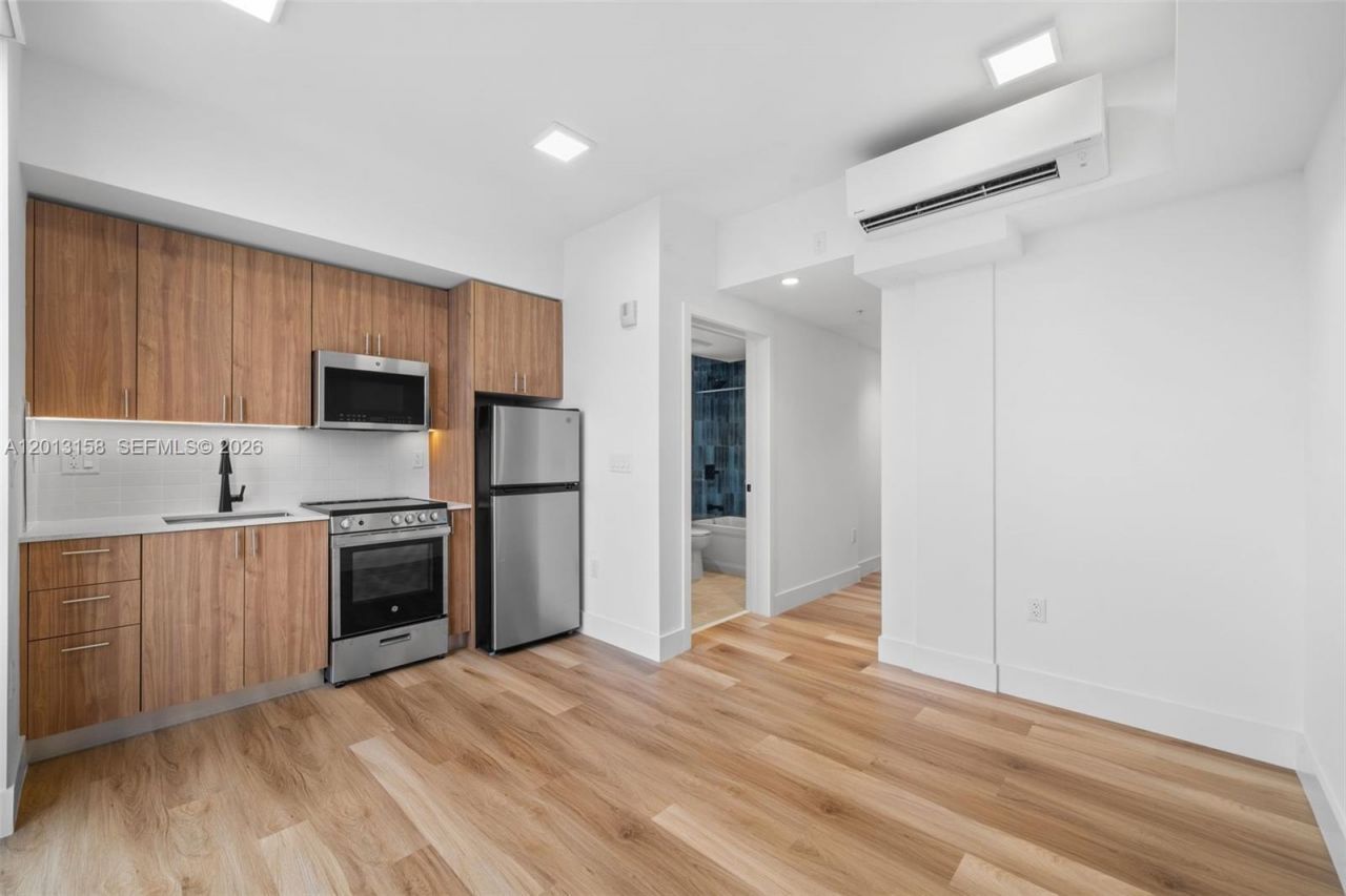 650 SW 1st St , Unit 306, Miami, FL 33130 Photo
