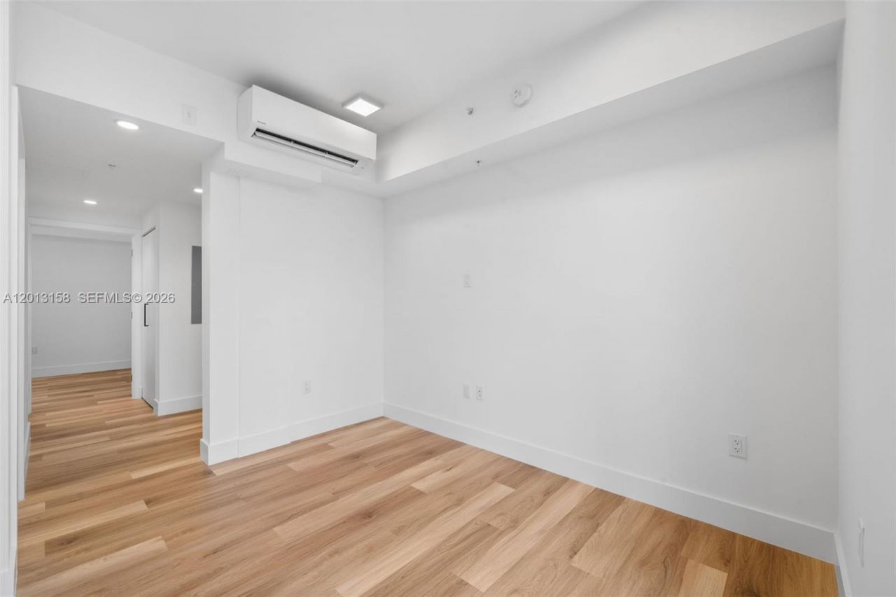 650 SW 1st St , Unit 306, Miami, FL 33130 Photo