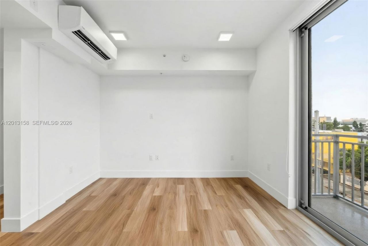 650 SW 1st St , Unit 306, Miami, FL 33130 Photo