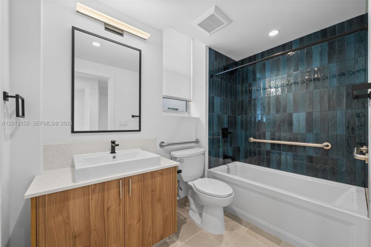 650 SW 1st St , Unit 306, Miami, FL 33130 Photo