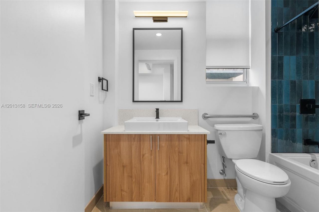 650 SW 1st St , Unit 306, Miami, FL 33130 Photo