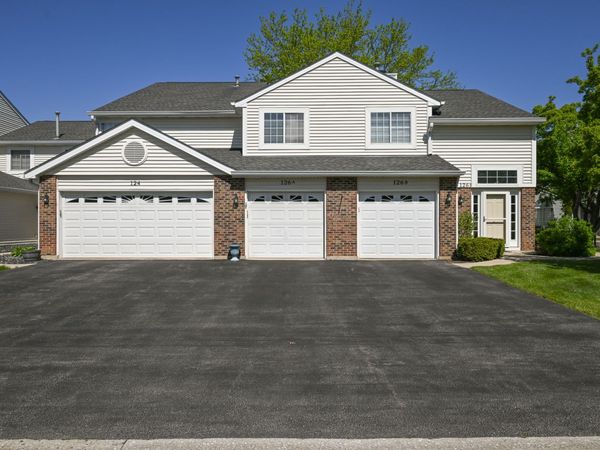 126 Winchester Drive , Unit B, Streamwood, IL 60107